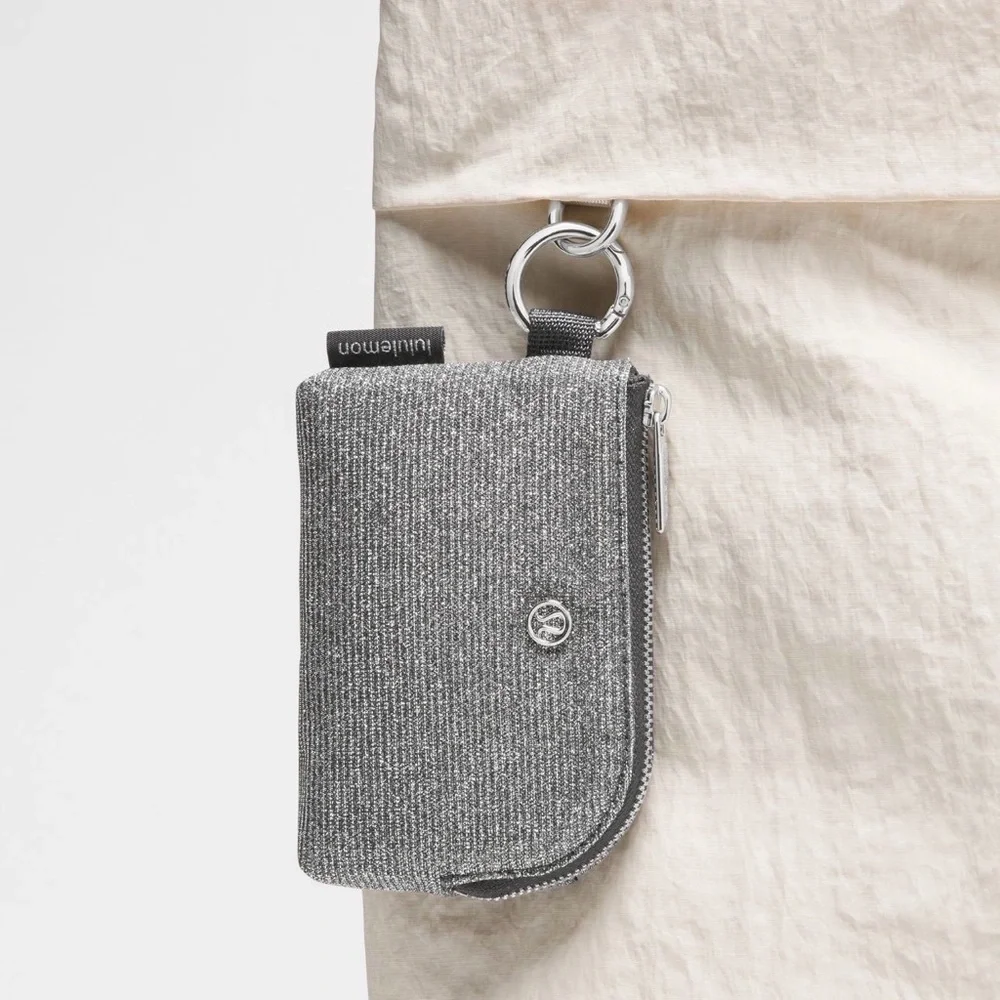 🩶🍋Lululemon Clippable Card Pouch Glitter Dark Silver/Graphite Grey/Silver
